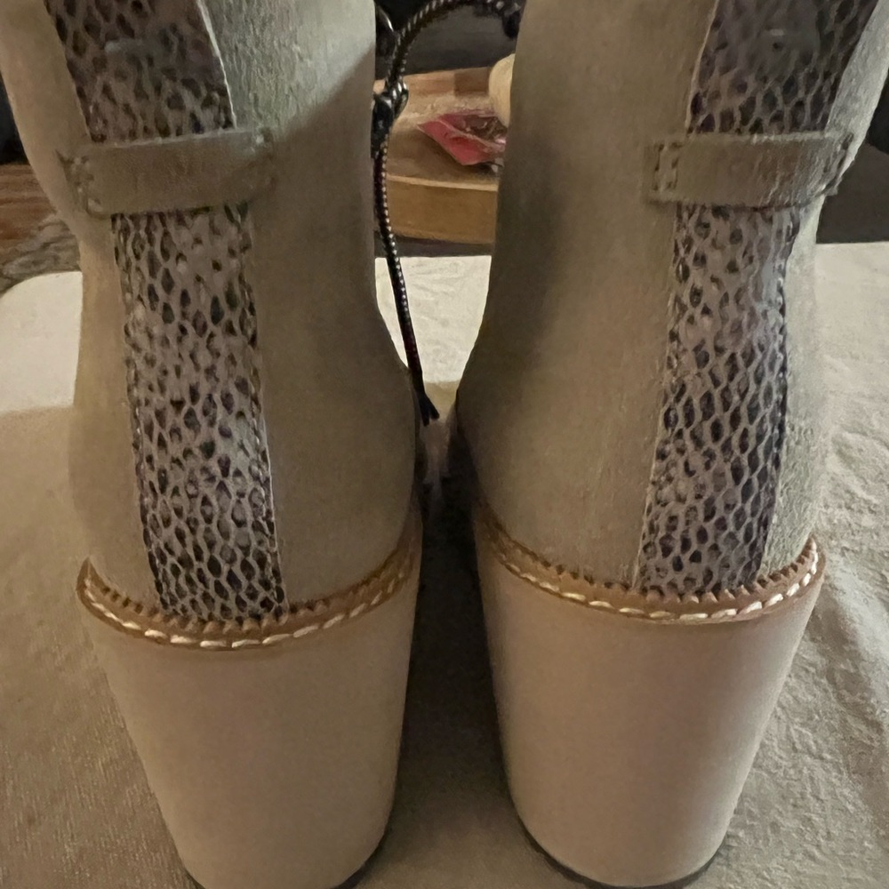 NEW Tom’s Women’s Wedge Booties size 8 - Picture 3 of 9